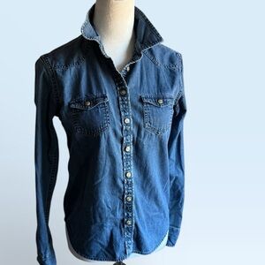 American Eagle Outfitters Women's Blue Denim Button up Shirt